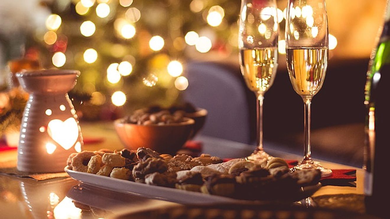 FOTO | Cele mai fascinante tradiții culinare de Anul Nou / Ce mănâncă popoarele lumii în prima zi a anului, pentru a avea parte de noroc: De la tăiței și mazăre la hering și porc