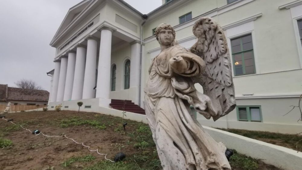 FOTO | Conacul Mocioni primește din nou oaspeți. Restaurat din fonduri norvegiene și redeschis în acest an, conacul găzduiește un eveniment dedicat începutului sărbătorilor de iarnă