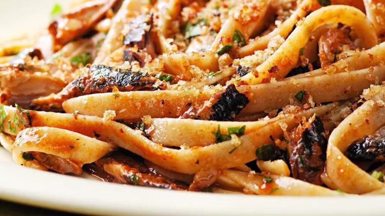 Fettuccine cu sardine, lămâie și usturoi/ O cină ușoară și hrănitoare, în stil italian