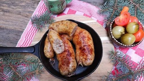 Chişca, preparat tradiţional moldovenesc, adoptat în Ardeal sub denumirea de pcişcă sau gălușce pentru masa de Crăciun