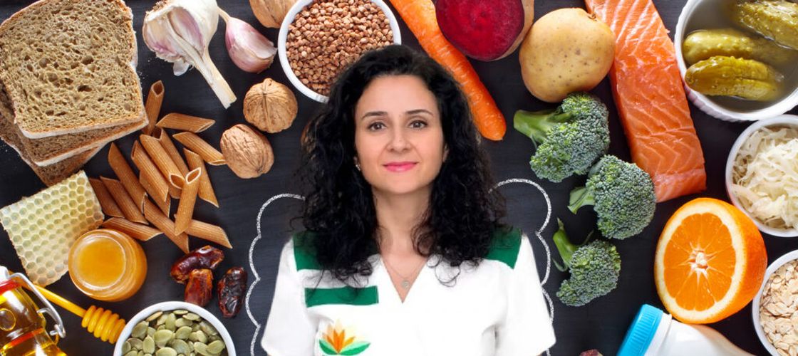 Mezelurile, dulciurile și alimentele ultraprocesate: ce riscăm dacă le consumăm ani la rând. Dr. Adelina Popescu, gastroenterolog, explică legătura cu bolile digestive: „Nu facem cancer dacă mâncăm ocazional nesănătos”
