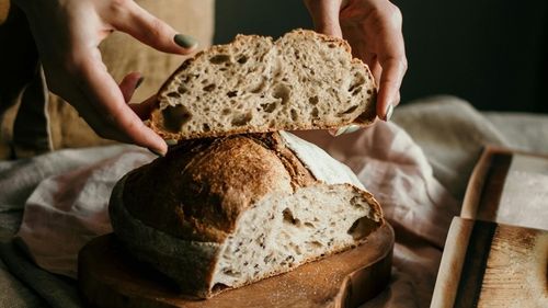 Câtă pâine e corect să mănânci într-o zi și cu ce să o combinăm