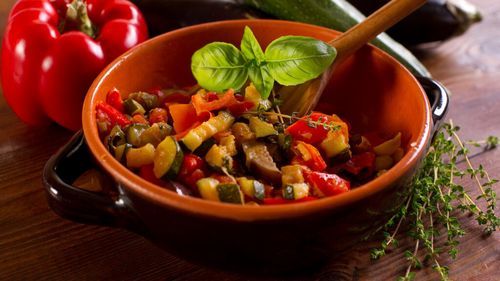 Ratatouille, mâncarea franțuzească pe care o gătesc familiile din Provence în fiecare vară / Rețeta tradițională