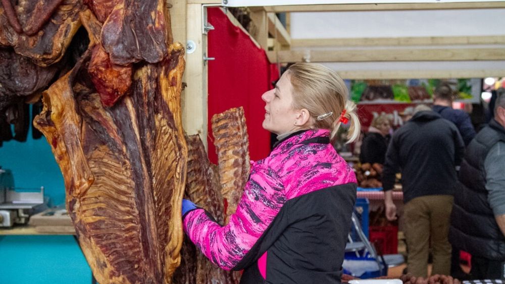 FOTO „Slaninijada”, cel mai popular eveniment dedicat slăninii tradiționale din Serbia. Peste 100 de tone de slănină și 400 de tone de cârnați, jamboane, afumături, jumări sau tobă