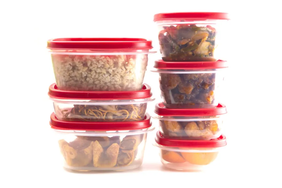 siguranta-alimentara-frigider-mancare-gatita-toxiinfectie-alimentara-orez-paste-salata-carne-bacterii-conservarea-alimentelor