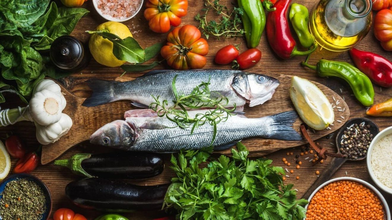 Dieta mediteraneeană este „numărul 1” în 2025: De ce este preferata medicilor și a nutriționiștilor / „Dacă obiectivul tău este să îți gestionezi greutatea pe termen lung și să mănânci sănătos, încearcă o dietă susținută de știință”