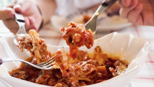 Pastele de vineri seara. Sos pentru paste din resturile de la friptura de Crăciun, preferabil cu paste scurte. Poate fi cu sau fără sos de roșii