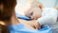 Laptele matern ar putea limita rezistența la antibiotice încă din primele luni de viață / Ce au descoperit cercetătorii în intestinul bebelușilor