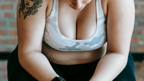 STUDIU: Obezitatea este asociată cu un risc crescut de apariţie a cancerului de sân, dar şi cu o probabilitate mai mare ca boala să se răspândească în alte organe