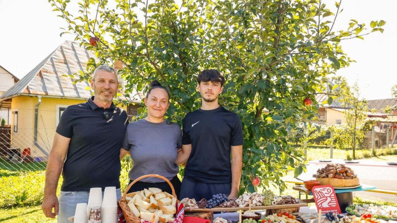FOTO | Cetera și omul bun – poveștile micilor producători din Maramureș (Ep.3) | Mezeluri şi brânzeturi italiene, adaptate româneşte la Giuleşti / „În România, autorizațiile sunt numai pe procesare industrială. Nu există un sistem simplificat pentru micii producători”