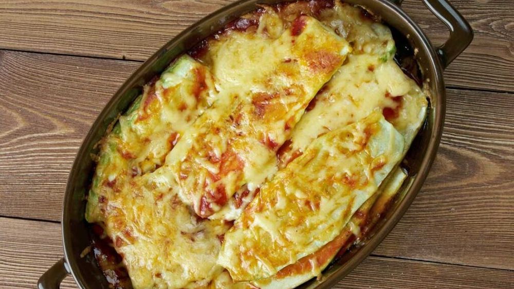 Comfort food. Caserolă cu cartofi și dovlecei în tigaie, fără cuptor. Straturi de legume alternate cu brânzeturi ușoare