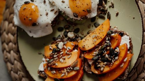 10 alimente care v-ar putea ajuta să învingeți oboseala: Semințele, cerealele integrale, proteinele slabe, fructele și legumele, pe lista alimentelor care oferă energie organismului