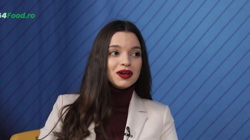 VIDEO | Fermiera Iris Roșculeț lucrează la propriul rețetar, iar dulceața de roșii cherry este produsul pe care-l perfecționează acum: „Ca mirodenii, am folosit scorțișoara, anasonul și cimbrul”