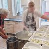 VIDEO-DOCUMENTAR | Cum a ajuns un proiect pornit cu 100 de lei să ofere sute de mese calde în fiecare săptămână
