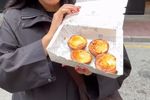 Desertul pentru care oamenii stăteau la cozi atât de mari încât intervenea Poliția. KFC și McDonald’s se bat acum pe acest produs de patiserie