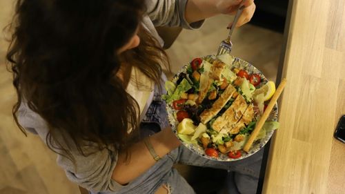 Ce alimente trebuie să mănânci la cină ca să dormi mai bine/Alimente care te pot ajuta sau împiedica să ai un somn odihnitor