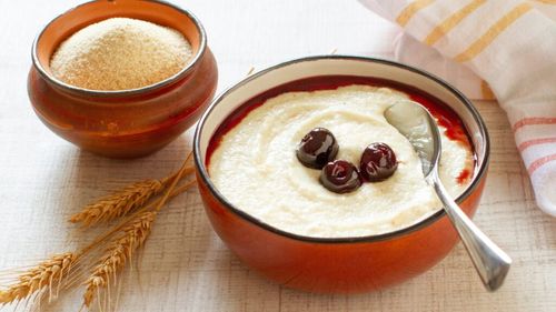 Mureş: Grişul cu lapte, reinventat de elevi într-un proiect despre identitatea gastronomică românească / „Am făcut o dulceaţă de afine în care am adăugat portocale şi scorţişoară”