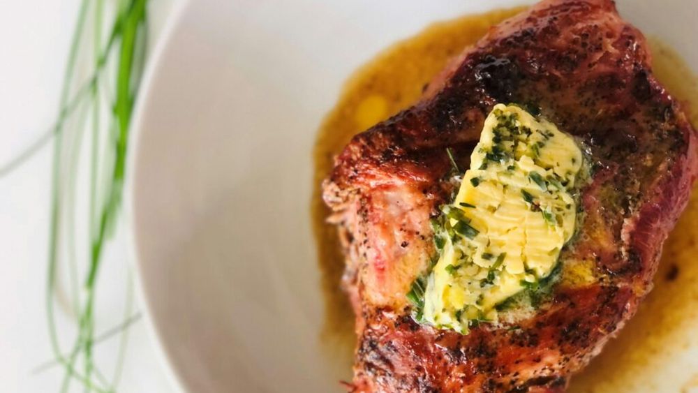 Vrei să-ți îmbunătățești sănătatea inimii, dar ai colesterolul ridicat? Specialiștii te sfătuiesc să înlocuiești grăsimile saturate/ Consumă cu moderație brânză, unt, carne roșie, produse de patiserie și alimente prăjite