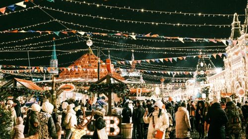 Două pieţe mari din Arad vor fi unite pentru organizarea Târgului de Crăciun/ La târg vor putea fi găsite preparate culinare diverse, vin fiert și dulciuri