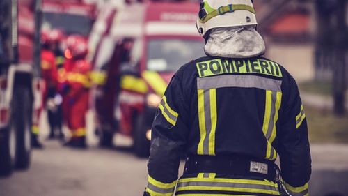 Incendiu la un motel-restaurant din apropierea DN 79, în judeţul Bihor/ Pompierii intervin cu mai multe autospeciale/ În clădire nu erau cazaţi turişti