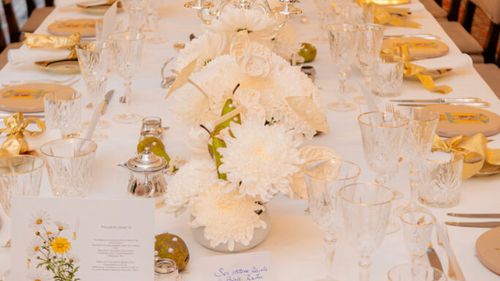 Ce cuprinde un meniu regal, la Palatul Elisabeta: tourbillon de ricotta cu pesto de mazăre, somon cu lime și ghimbir și cheesecake ”Marriage30”
