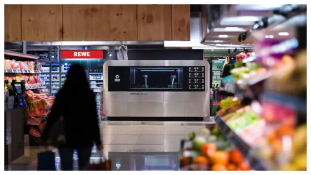 120 de porții pe oră, gătite fără ajutor uman într-o bucătărie digitalizată/ Inteligența artificială ia locul bucătarilor