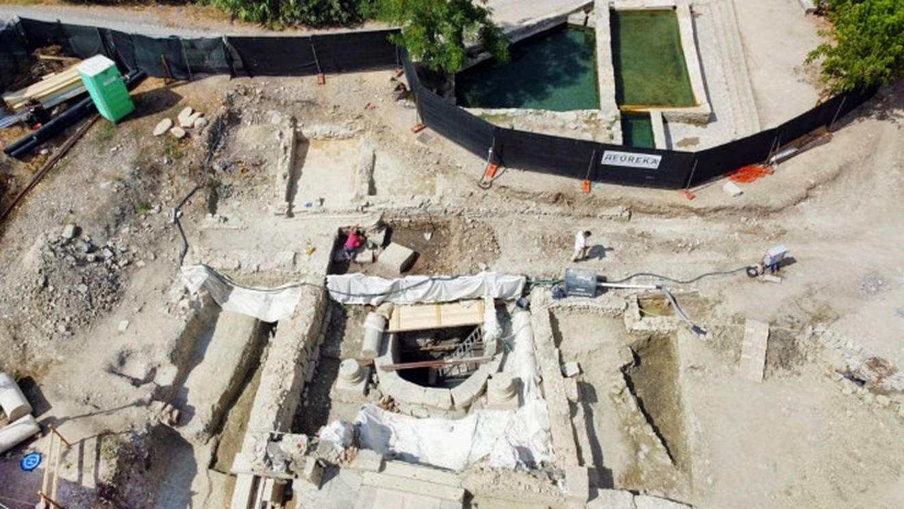 Ouă antice, descoperite în băi termale din Toscana, împreună cu statui din bronz, bijuterii și monede/ Unele ouă sunt intacte/ Specialiștii spun că acest lucru se datorează nămolului cald