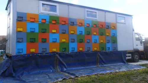 Ploile din primăvară au afectat producția de miere de salcâm, iar apicultorii acuză pe rețelele de socializare prețurile mici oferite de comercianți și procesatori