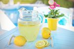 Cea mai simplă rețetă de limonadă cu mentă, fără zahăr. Băutura răcoritoare care poate fi preparată în câteva minute