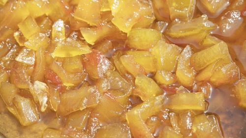 VIDEO | Rețetă antirisipă: Nimic nu se aruncă / După ce ai tăiat pepenele verde, nu trebuie să arunci cojile / Poți face din ele cea mai bună și aromată dulceață