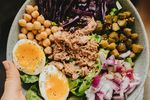 Proteinele au devenit obsesia secolului. Cum s-a ajuns de la un macronutrient esențial la un mit de marketing și la alimente proteice ultraprocesate/ Mega-studiu