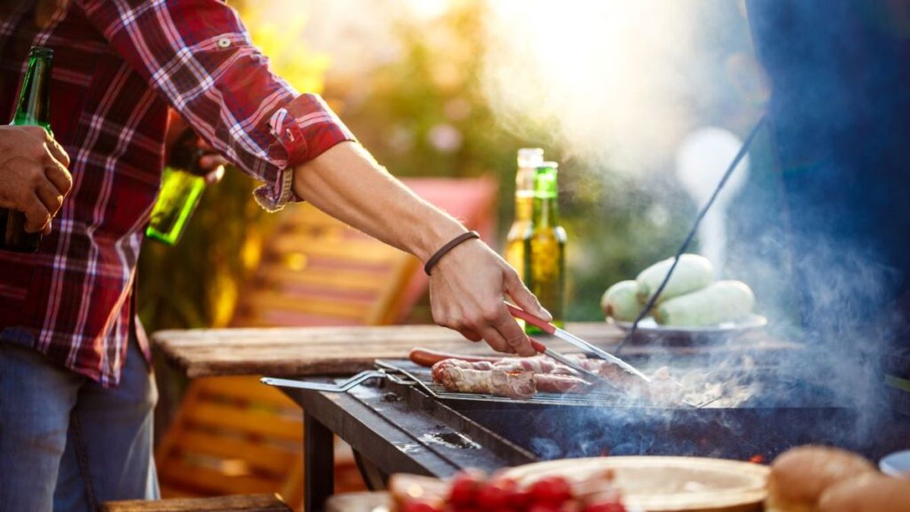 Pregătiri pentru grătar: Top 10 produse care nu trebuie să lipsească de pe lista de cumpărături / Nu uita gheața, cafeaua și desertul