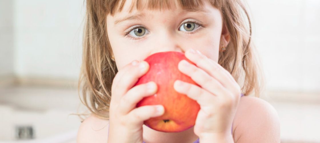 Ce se întâmplă în organism dacă mănânci un măr în fiecare zi / Beneficiile observate de nutriționiști după câteva săptămâni