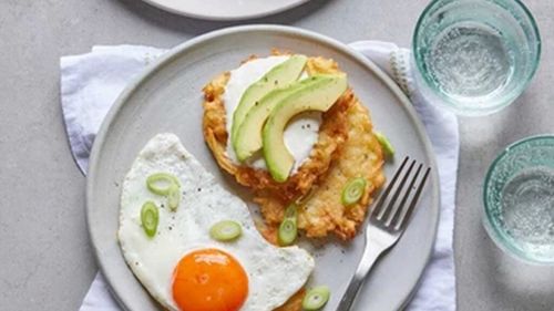 Frittelli de cartofi cu ouă prăjite și avocado/Un mic dejun savuros și sățios, pentru a începe o zi agitată premergătoare sărbătorilor