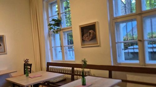 Fenomen urban mai puțin obișnuit: Cafenelele din cimitirele Berlinului / Oamenii se adună după înmormântări pentru a mânca și a vorbi despre cei dispăruți