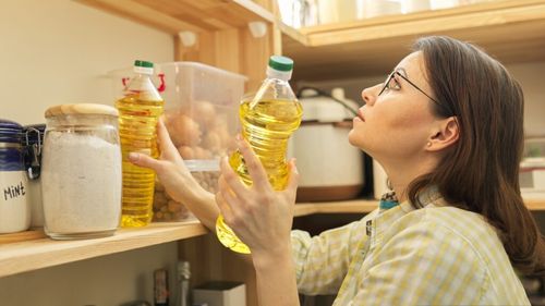 Cum să păstrezi proaspăt uleiul de gătit / Diferite tipuri de ulei se păstrează în condiții diferite