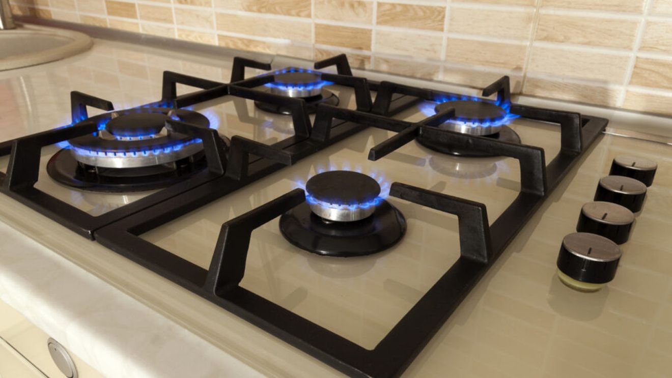 ABC în bucătărie | Ce înseamnă să gătești „la foc mic”? Mic ghid pentru a interpreta mai bine rețetele culinare