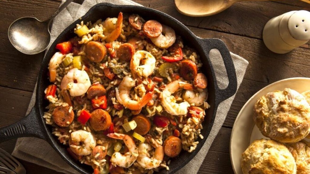 Jambalaya – o rețetă tradițională din Louisiana, care seamănă cu paella spaniolă. O mâncare care se savurează în familie sau într-un grup mai mare
