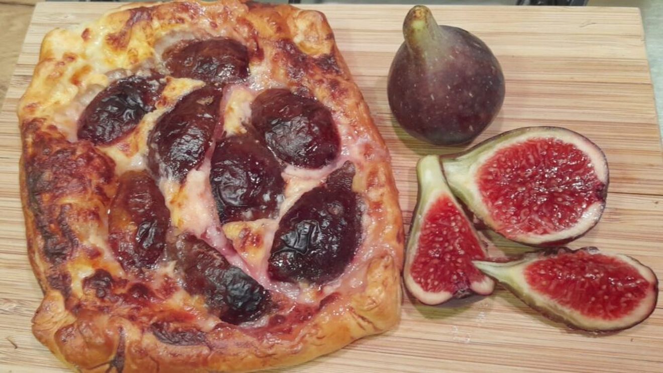 Ceva dulce: Tartă cu brânză și smochine fără zahăr, dulceața o dau smochinele proaspete/ Rețetele Juanitei