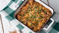 O cină completă într-un singur vas / Pui Florentine cu paste și spanac la cuptor, inspirate din dieta mediteraneană și bogate în proteine