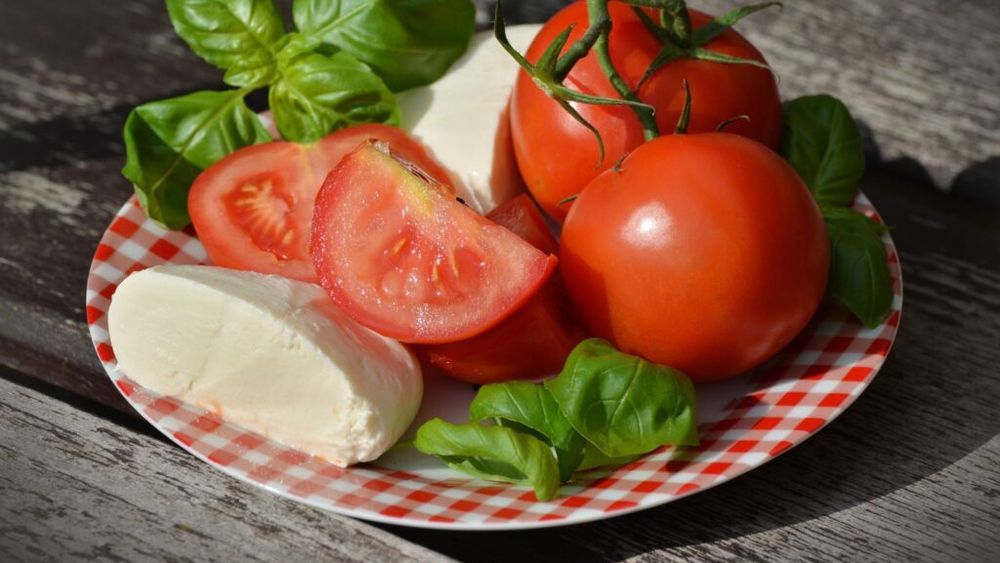 Consumul produselor pe bază de roșii poate reduce riscul de cancer / O dietă bogată în acestea a fost asociată și cu un risc mai redus de boli de inimă