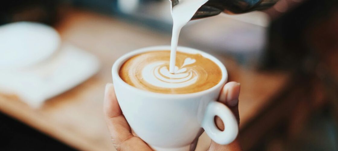 Expert în longevitate: „Cafeaua băută doar dimineața are un efect mult mai benefic decât cea consumată pe tot parcursul zilei”