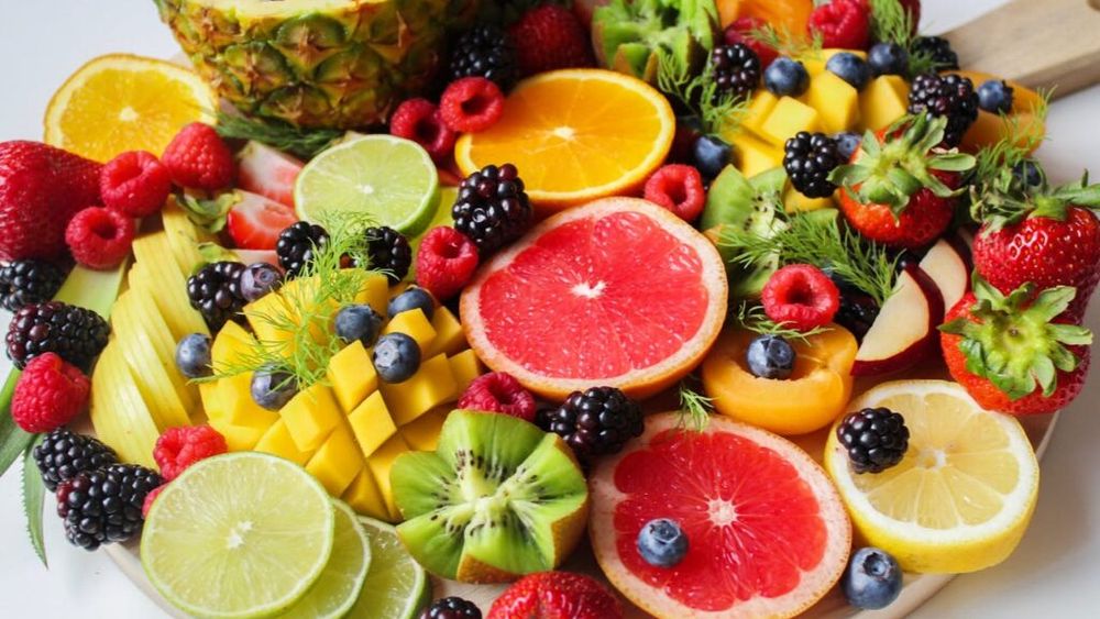 Cele mai bune 7 fructe bogate în fibre pe care să le mănânci, potrivit unui dietetician / Consumul regulat îi poate ajuta pe cei care suferă de constipație