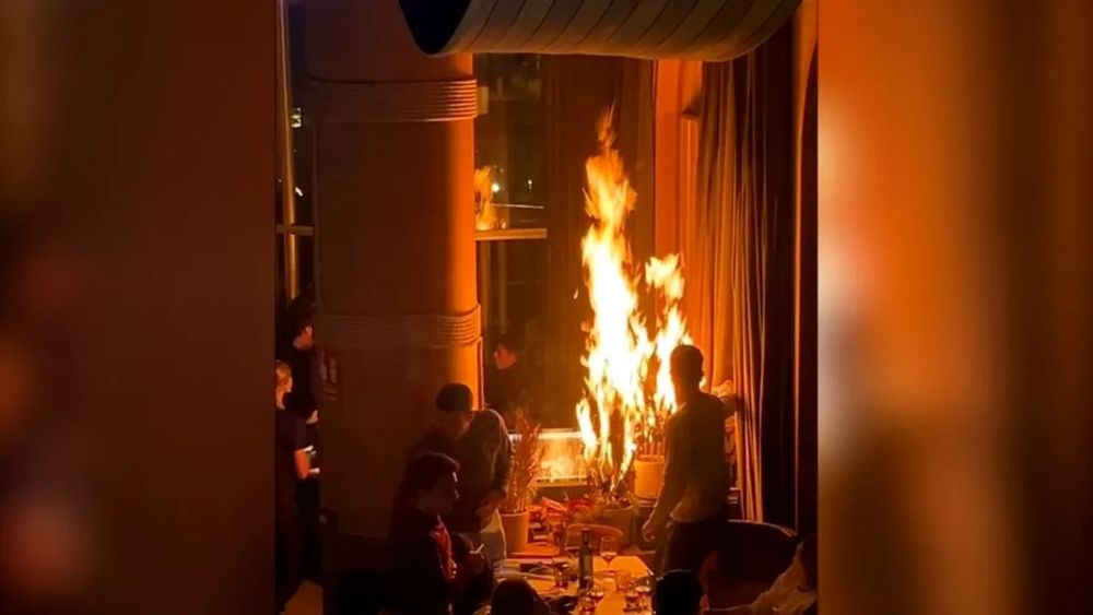 Incendiu într-un restaurant de lux din Madrid / Totul a pornit de la artificii folosite în interior / Localul a fost evacuat în toiul nopții