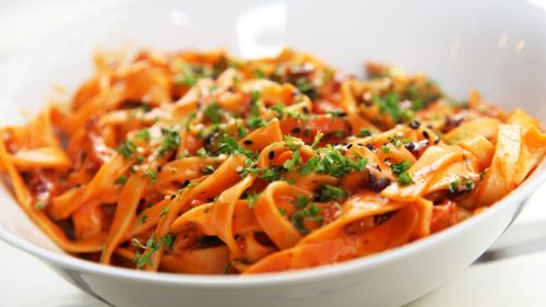 Obiceiul italienilor care îi ajută să mănânce paste fără să se îngrașe. Nu ingredientul face diferența, ci modul în care este gătit și servit
