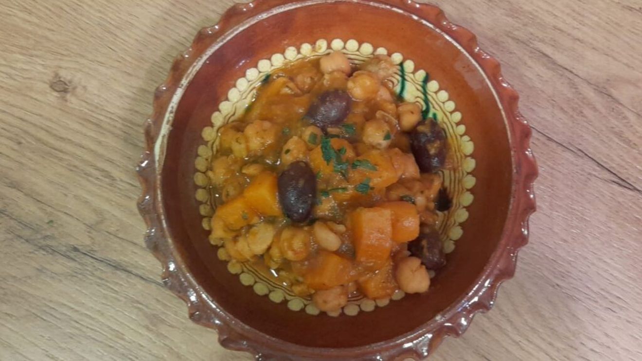 Rețetele Juanitei: Năut a la jardinera, un preparat veggie cu iz mediteranean/ Se poate lua și la pachet pentru un prânz la birou