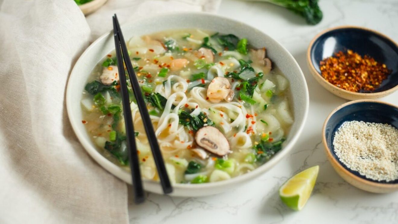 Supă de usturoi și ghimbir cu Bok Choy și fasole albă/Rețeta gata în 20 de minute asigură un prânz sățios, bogat în fibre