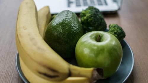 Șapte fructe „rele” care, de fapt, pot îmbunătăți rezistența la insulină/ Nutriționiștii spun că banana și avocado se numără printre fructele care au capacitatea de a te ajuta să-ți gestionezi mai bine glicemia