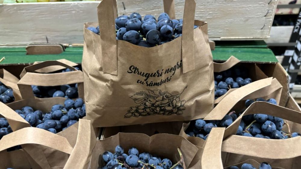 Fructele și legumele ambalate, tot mai căutate de clienți, preocupați de igienă și siguranță alimentară, după pandemia Covid - 19/ Cota fructelor ambalate în vânzările cu amănuntul în Italia a fost anul trecut de aproape 38%, iar valoarea acestora, cu 45% mai mare