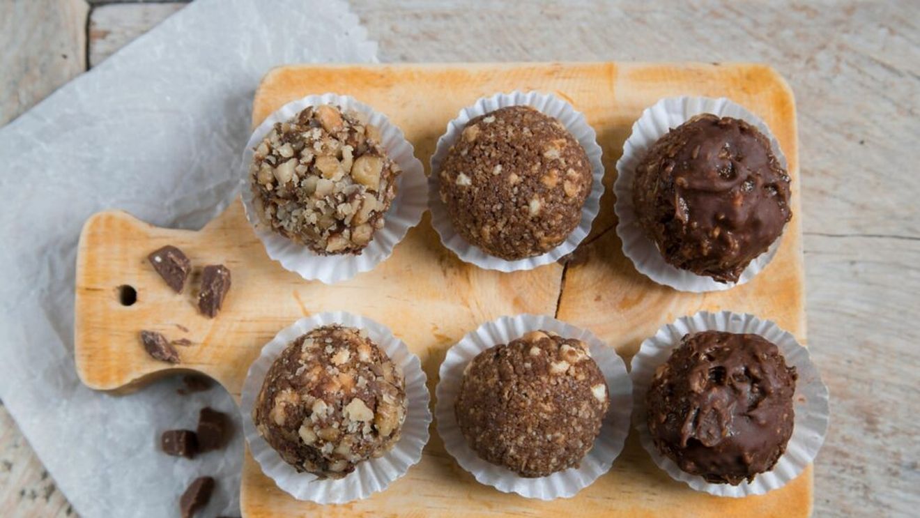 Ceva dulce| Bomboane raw de banană cu cacao, cocos și nuci/ Fără zahăr/ Rețetele Juanitei